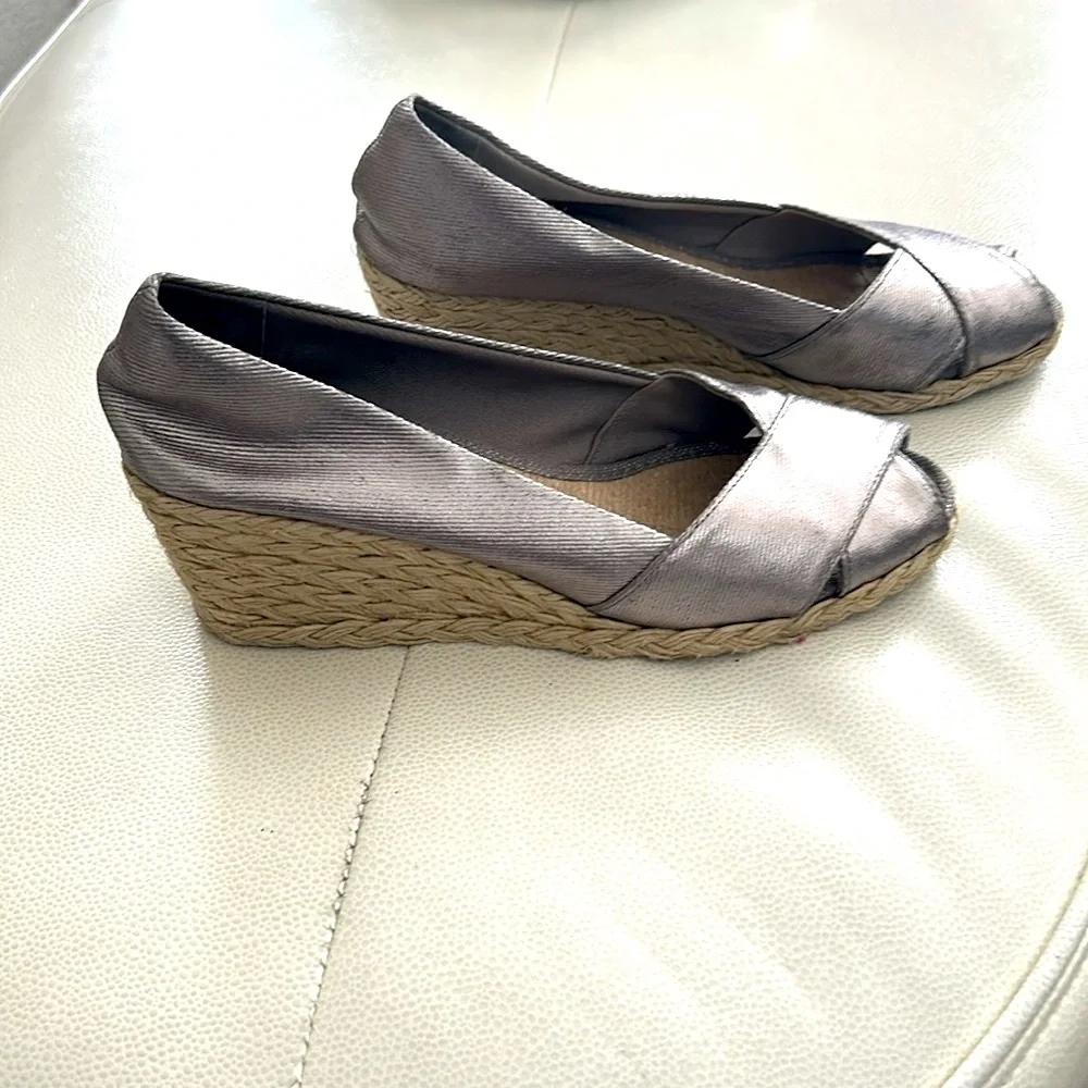 Ralph Lauren Cecilia Metallic Peep Toe Espadrille 7.5 Wedges Stacked Heel
